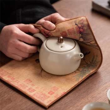 Zen-inspireeritud teekäterätik, paks ja väga imav, segu materjalist (Tootekood: 010; Tootmisprotsess: trükk; Imavus: 0–5 s)