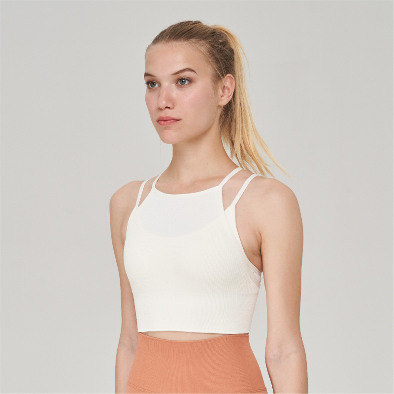 Sporta krūšturis-vestas treniņiem bezšuvju dizains - ārējais audums nylonammonija maisījums (92% neilons, 8% spandeksa oderes); pilnas krūšu formas kauss; moldēti kauss, augšdaļa plāna un apakšdaļa bieza; fiksētas dubultās siksnas; jacquard raksts