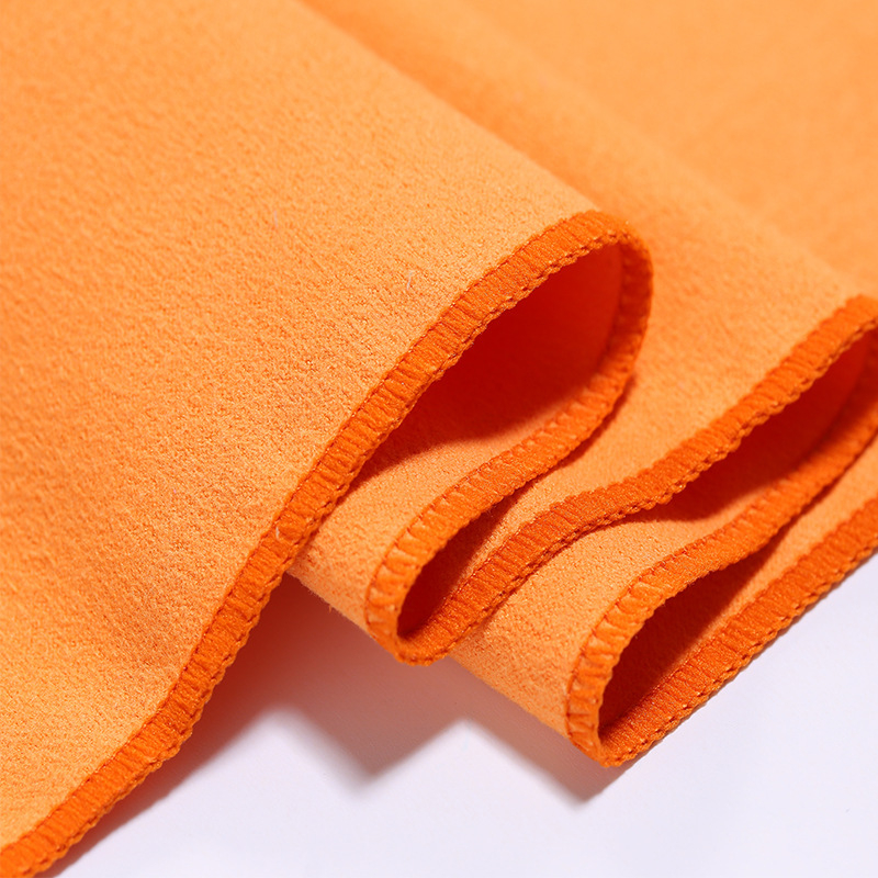 Mikrofibras sporta dvielis, 100 g, malā šuvēts, ātra absorbcija 0–5 s, iespējama logotipa pielāgošana