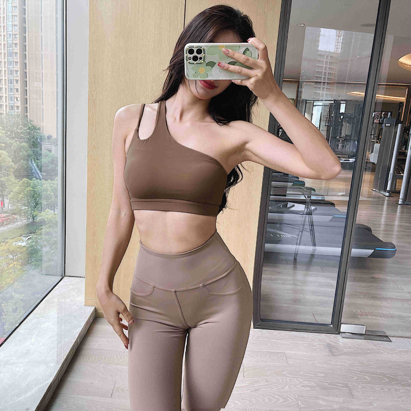 Sieviešu sporta krūšturis ar diagonālām plecu siksnām, push-up, pret noslīdējumu, seksīga mugura, jogai un fitnesam (Krūšu kupas tips: pilns; Kupas forma: plānas augšā, biezas lejā; Siksnas: fiksētas dubultās; Audums: nylon)