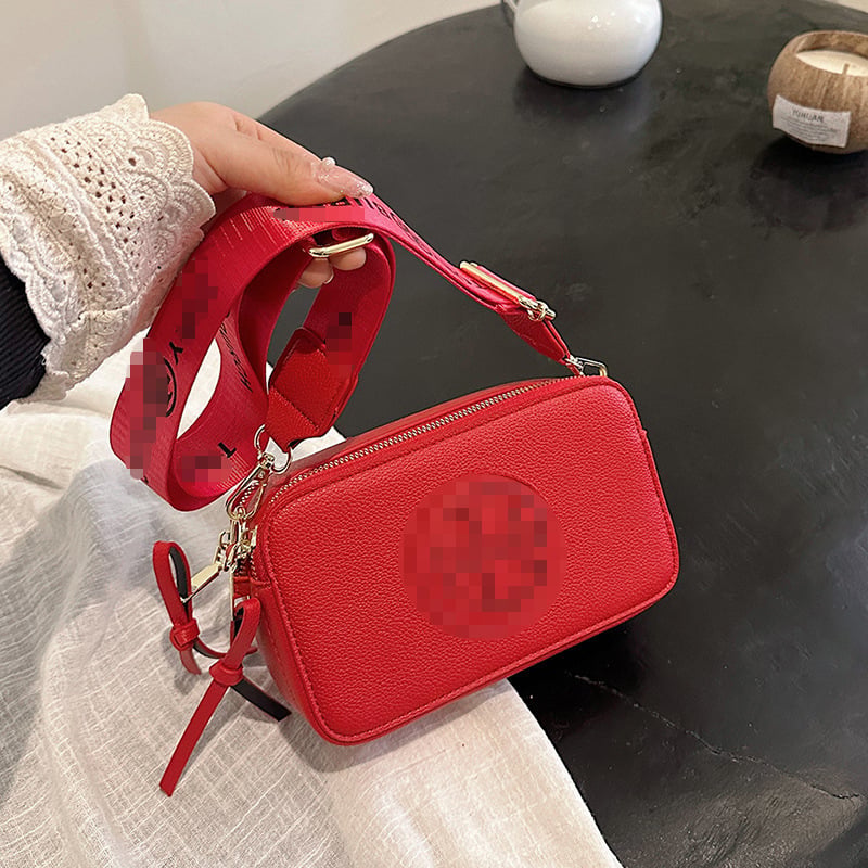 Ženska crossbody torbica s Lychee uzorkom, PU materijal, vertikalna kvadratna forma, magnetsko zatvaranje, unutarnji pretinac za telefon i džep sa zatvaračem, jedna naramnica