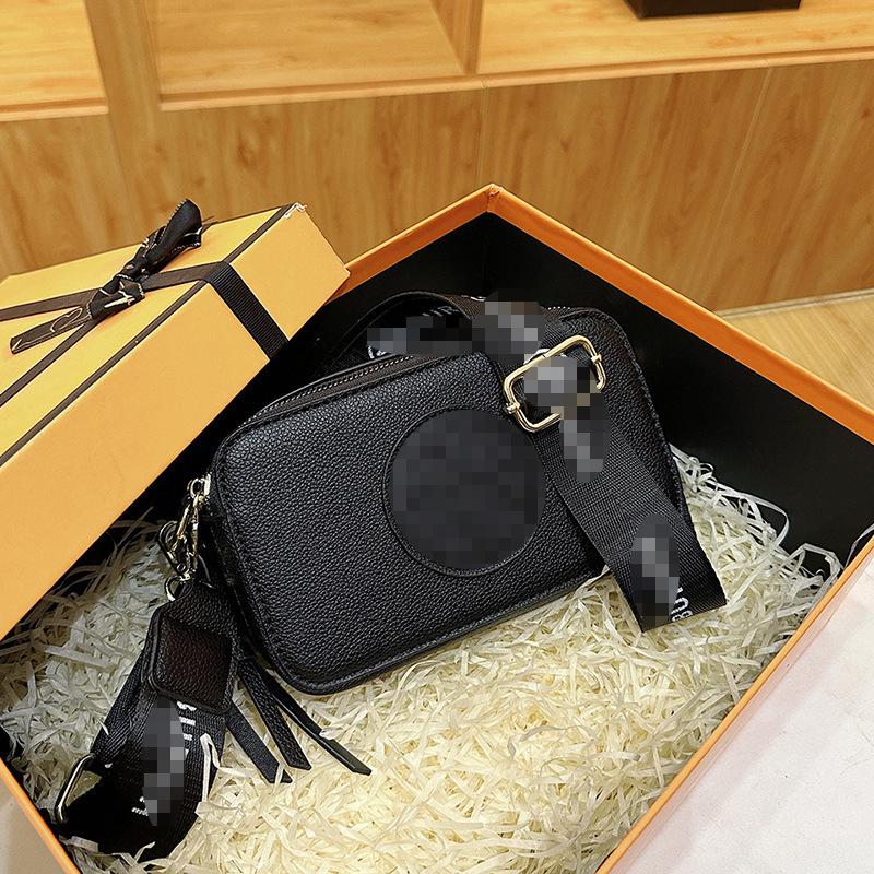 Ženska crossbody torbica s Lychee uzorkom, PU materijal, vertikalna kvadratna forma, magnetsko zatvaranje, unutarnji pretinac za telefon i džep sa zatvaračem, jedna naramnica