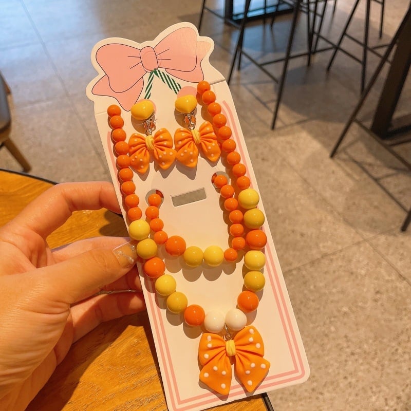 Kaklarota ar loku kulonu, Korejas stila, no plastmasas, roku darbs, piemērota bērniem no 3 līdz 10 gadiem