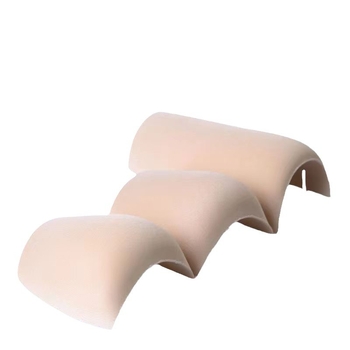 Plecu spilventiņi ar Velcro, nemanāmi un pretdrīzoši, ātri pielāgo plecu līniju; Materiāls: neaudums; Biezums: normāls