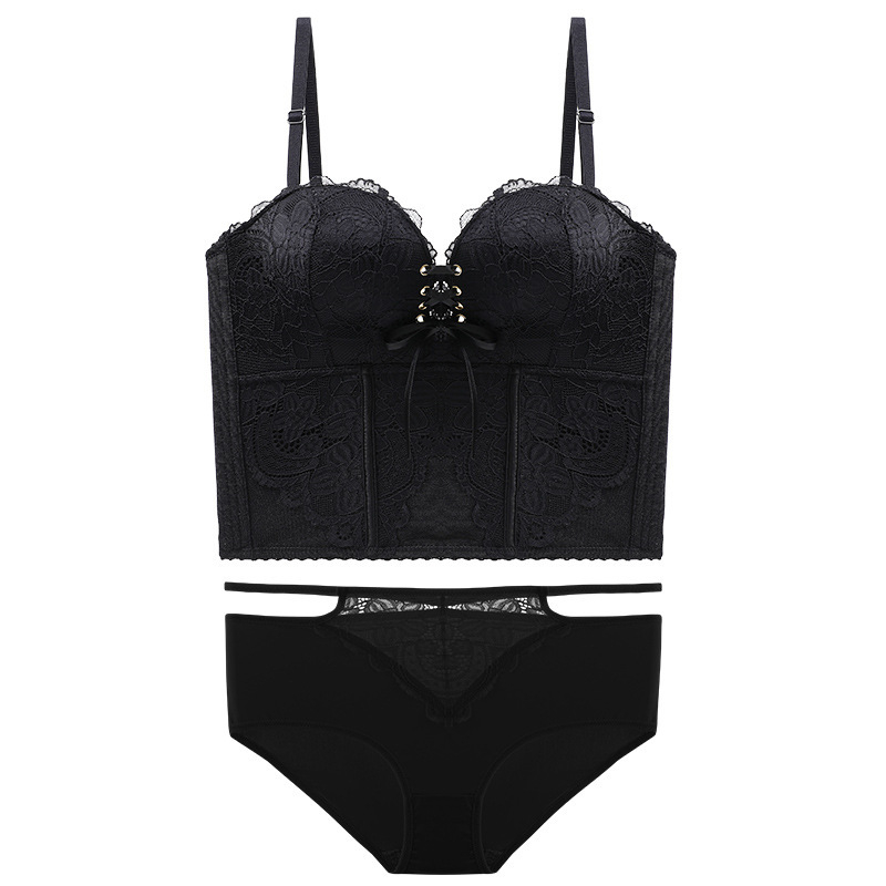 Bezšuvju veidojošs krūšturis kāzu kleitai — mežģīne uz neilona pamata, augšējie plānie un apakšējie biezāki veidojošie kausi, noņemamās dubultās siksnas, aizmugurē piecu rindu aizdare