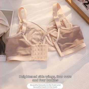 Mežģīņu krūšturis ar kausiem trusīšu ausu formā, plānas formētas krūzes, fiksētas plecu siksnas, aizmugurē četru rindu aizdare