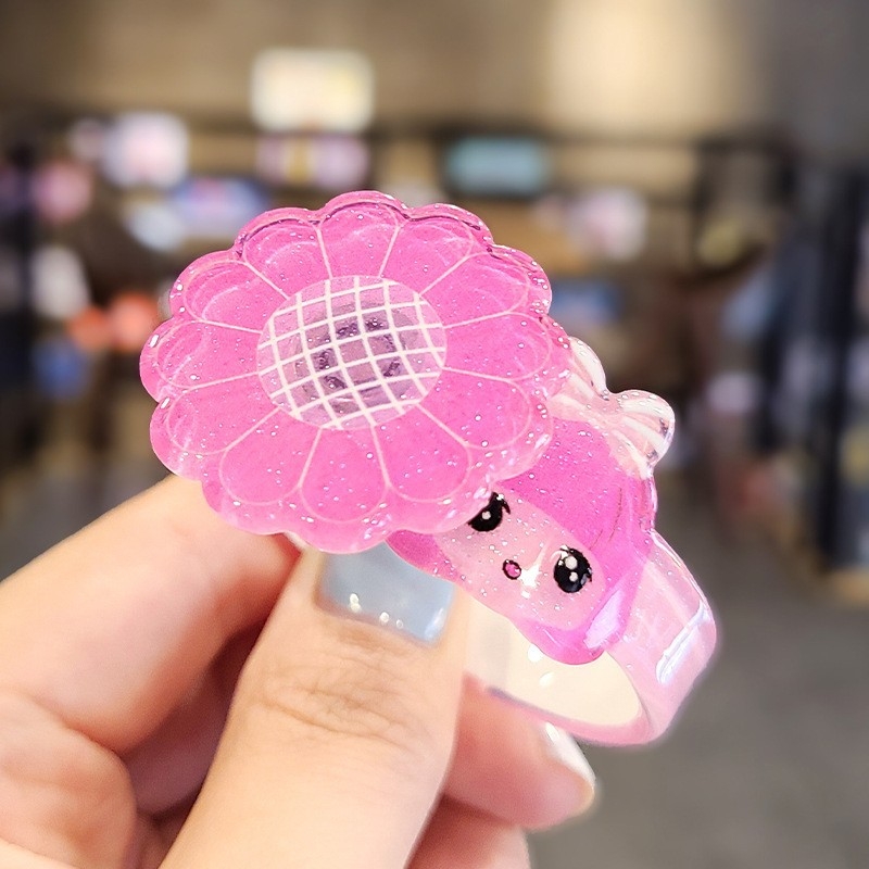 Bērnu plastmasas rokassprādze ar karikatūras motīvu: zieds un truša motīvs — rokdarbs, materiāls: plastmasa/resīns, bez uzstādēm, vecums 3–10 gadi