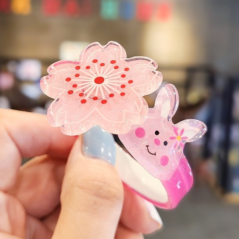 Bērnu plastmasas rokassprādze ar karikatūras motīvu: zieds un truša motīvs — rokdarbs, materiāls: plastmasa/resīns, bez uzstādēm, vecums 3–10 gadi