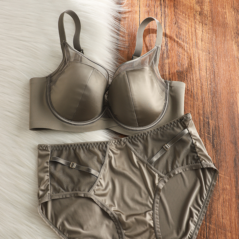 Kokvilnas krūštura komplekts | 3/4 kausi, augšējā daļa plāna, apakšējā daļa bieza | fiksētas dubultās siksnas | mugurējā aizdare ar trim āķu rindām