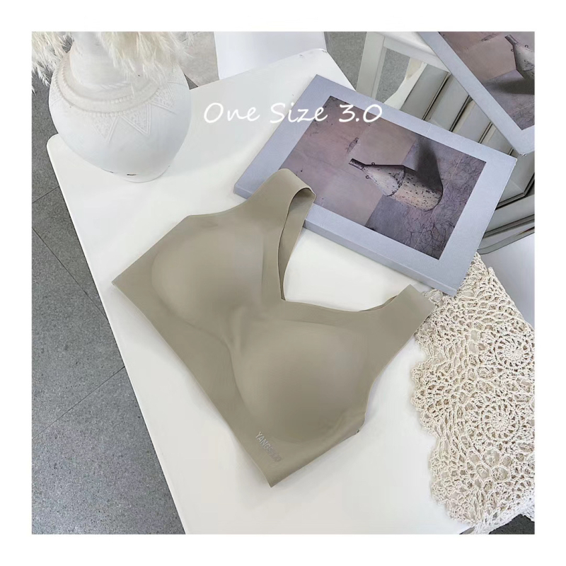 Sporta bustu topa bez šuvēm, elpojošs ar augšējo atbalstu, regulējamas siksnas; galvenais materiāls: nylon; odere: spandex.