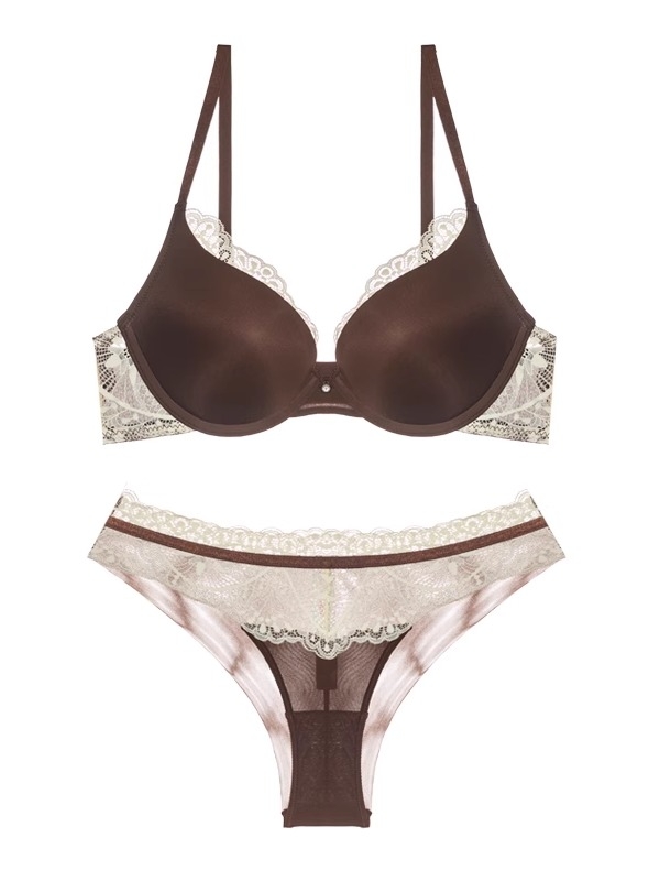 Kombinēts ar kokvilnas audumu, 3/4 krūšu forma, veidota krūze ar plānu augšupu un biezu apakšu, fiksētas dubultās siksnas, mugurā trīs sprādzes rindas, elpojošs un ērts