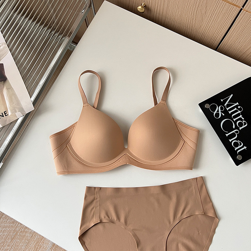Bezšuvju glancēts push-up krūšturis sievietēm, neilons, kauss 3/4, aizmugures četru āķu aizdare, fiksētas siksnas, elpojoša mīksta atbalsta