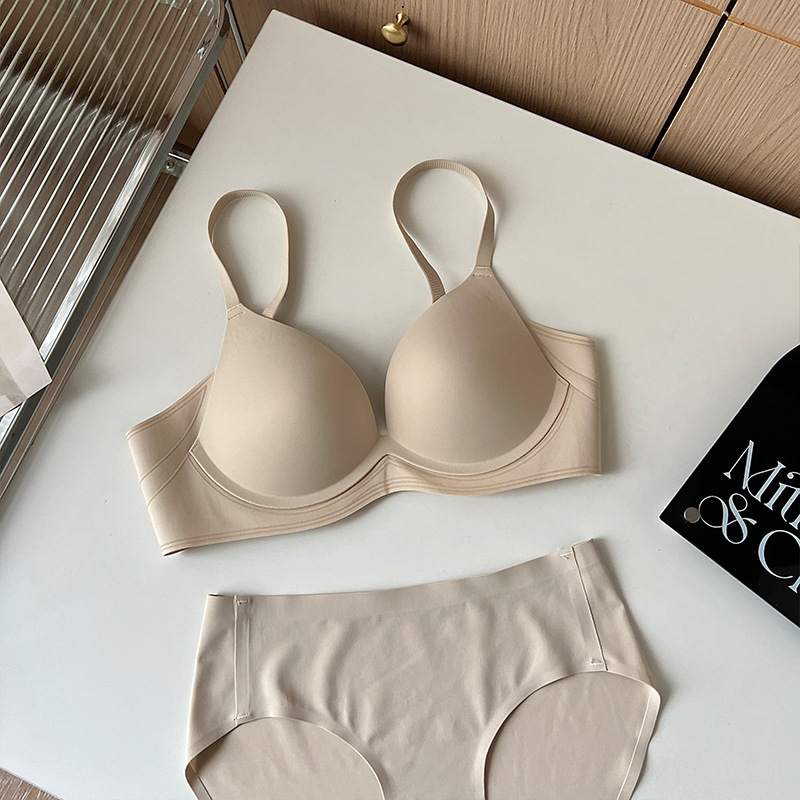 Bezšuvju glancēts push-up krūšturis sievietēm, neilons, kauss 3/4, aizmugures četru āķu aizdare, fiksētas siksnas, elpojoša mīksta atbalsta