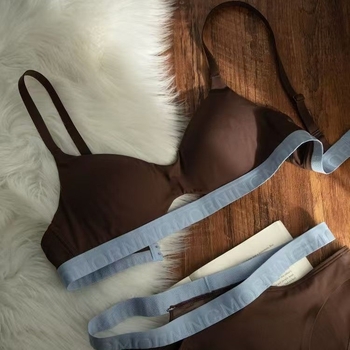 Sieviešu krūštura komplekts, neilona audums, plānas formētās kupas, bez stieplēm, push-up efekts, bezšuvju, fiksētas dubultās siksnas, muguras divkāršā aizdare, elpojošs un ērts