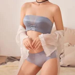 Bezšuvju krūšturis bez plecu siksnām ar push-up efektu, 3/4 kauss, formēti kausi (augšējie plāni / apakšējie biezi), aizmugurē trīs rindu āķi