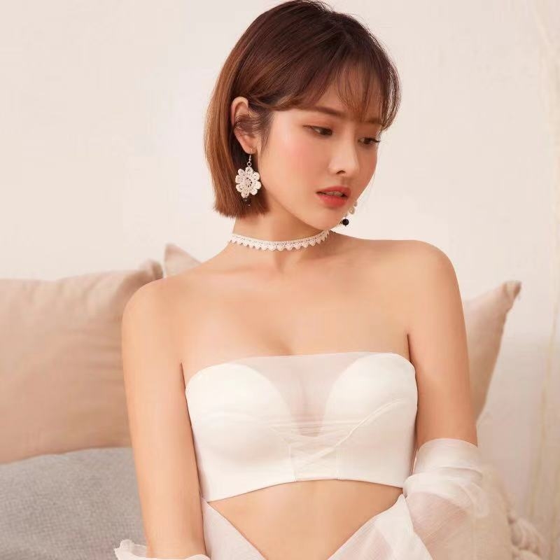 Bezšuvju krūšturis bez plecu siksnām ar push-up efektu, 3/4 kauss, formēti kausi (augšējie plāni / apakšējie biezi), aizmugurē trīs rindu āķi