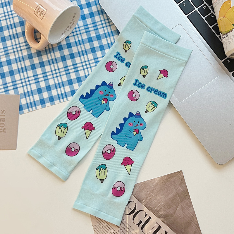 Gyerekeknek szóló UV-védő karvédő, monokróm jacquard mintázat, anyag: textil, 8–13 éveseknek