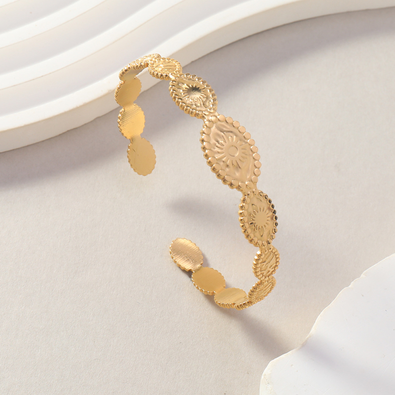 Rokassprādze no nerūsējošā tērauda, elektroplatinga pārklājums, izcelsme Yiwu, 2024. gada vasaras izlase, stils All-Match