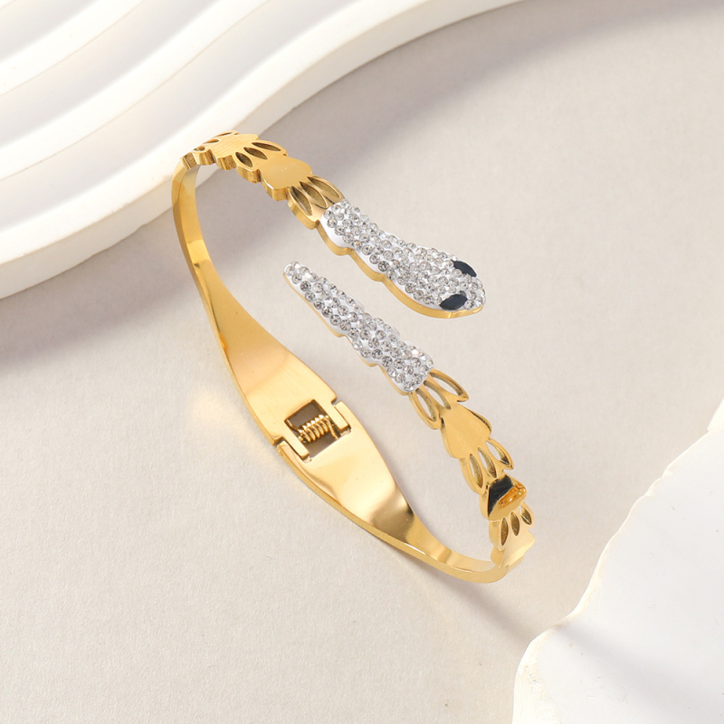 Rokassprādze no nerūsējošā tērauda, elektroplatinga pārklājums, izcelsme Yiwu, 2024. gada vasaras izlase, stils All-Match