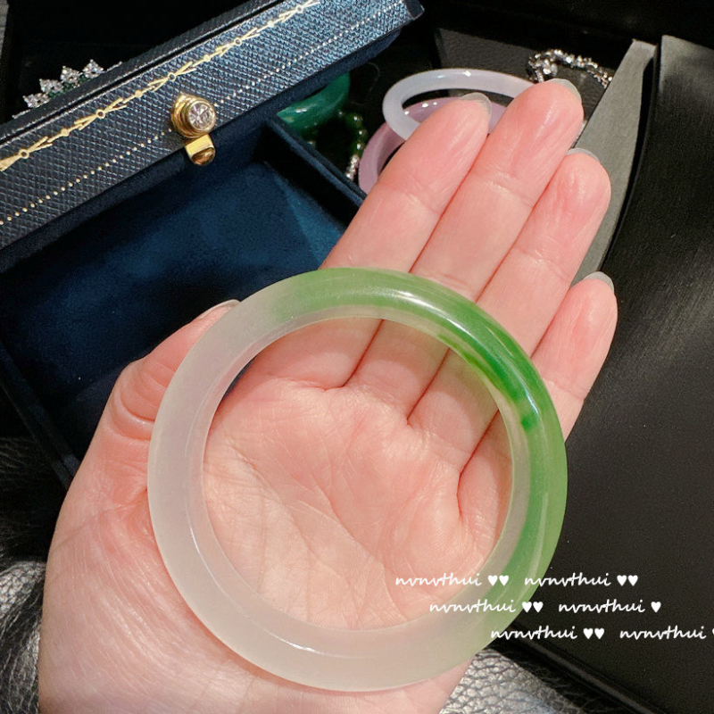 Nefrīta rokassprādze NVNV THUI, roku darbs, franču retro stils