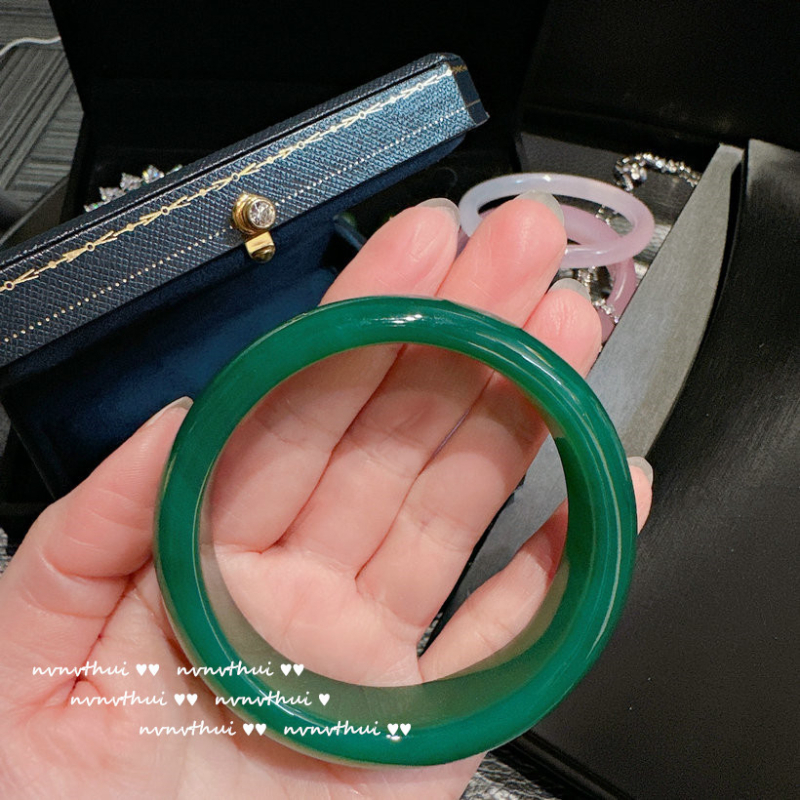 Nefrīta rokassprādze NVNV THUI, roku darbs, franču retro stils