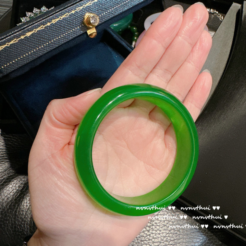 Nefrīta rokassprādze NVNV THUI, roku darbs, franču retro stils