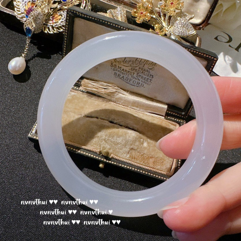 Nefrīta rokassprādze NVNV THUI, roku darbs, franču retro stils