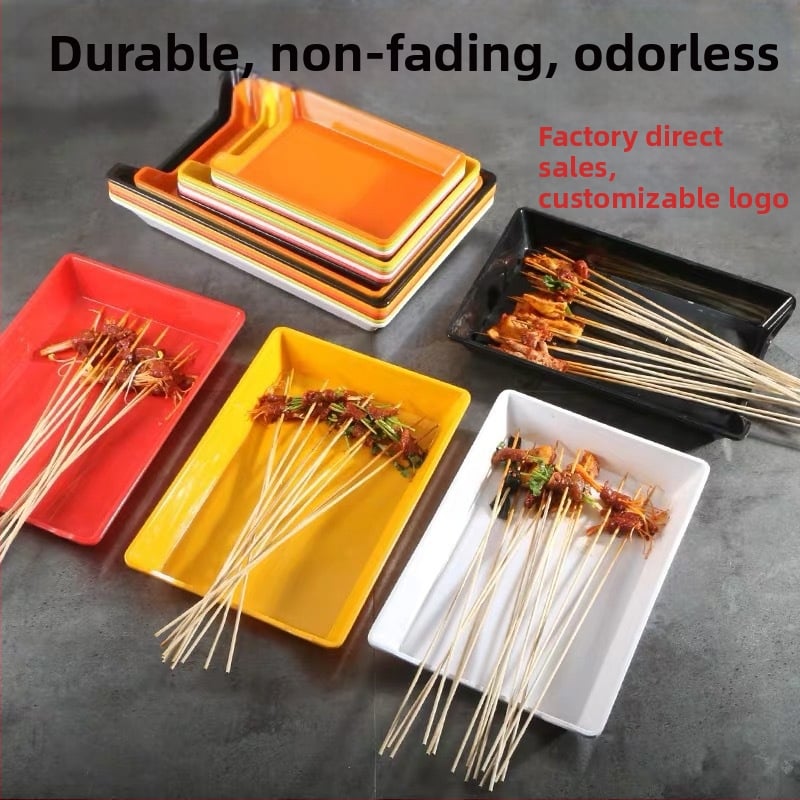 Műanyag nyársak megjelenítő tálca étteremhez, szabálytalan alak, egyszínű, 14–14,9 cm átmérőjű, mikrohullámú sütőben használható