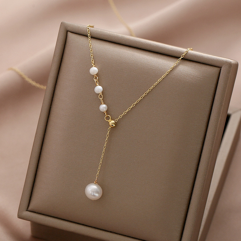 Kaklo kaklaraištis su gėlavandenėmis perlėmis, neįprotos formos perlės, variniai priedai, kilmė Zhuji, įtrauktas pakabukas