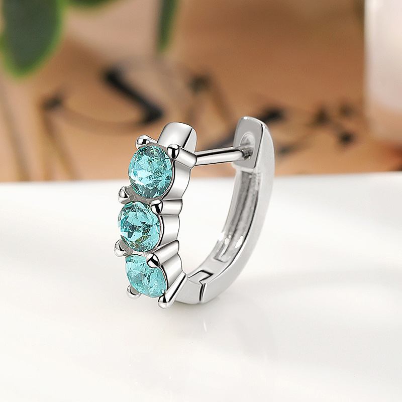 Auskari no titāna tērauda ar ģeometrisku formu un mikro diamantu ieklājumā, sievietēm