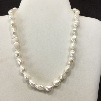 Kaklo juosta su natūraliais gėlo vandens perlų, baroko forma, lydinio užsegimas