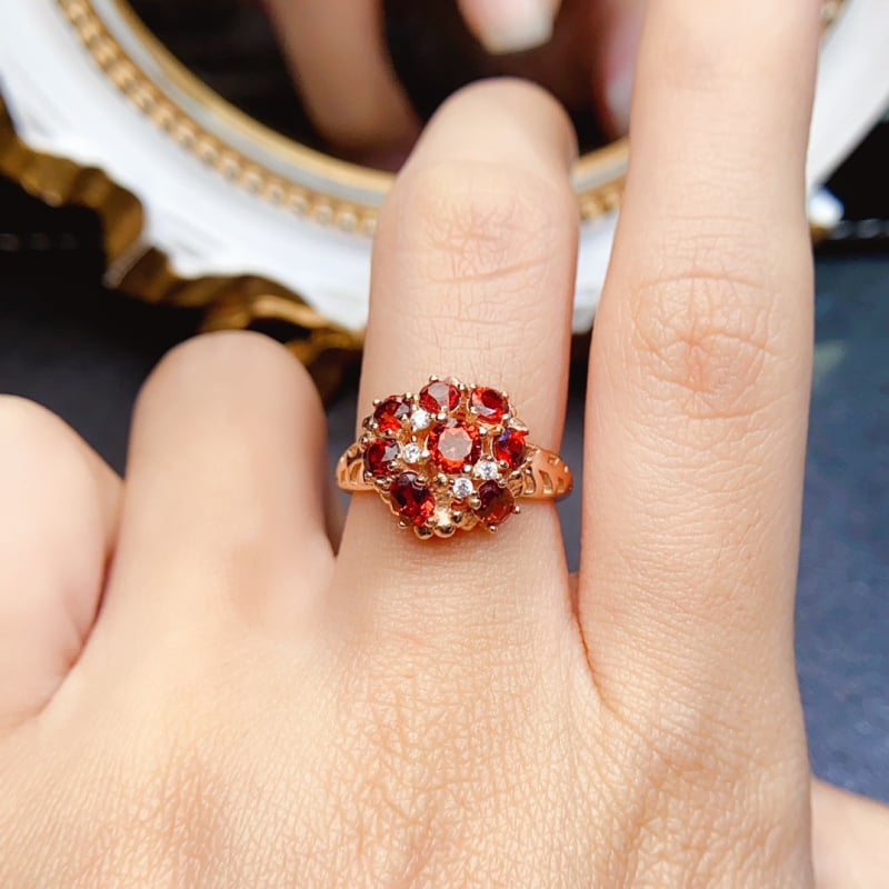 Prsten s prirodnim magnezij-aluminij granatom u srebru 925 – ručna izrada, ženski modni nakit, Caibao serija