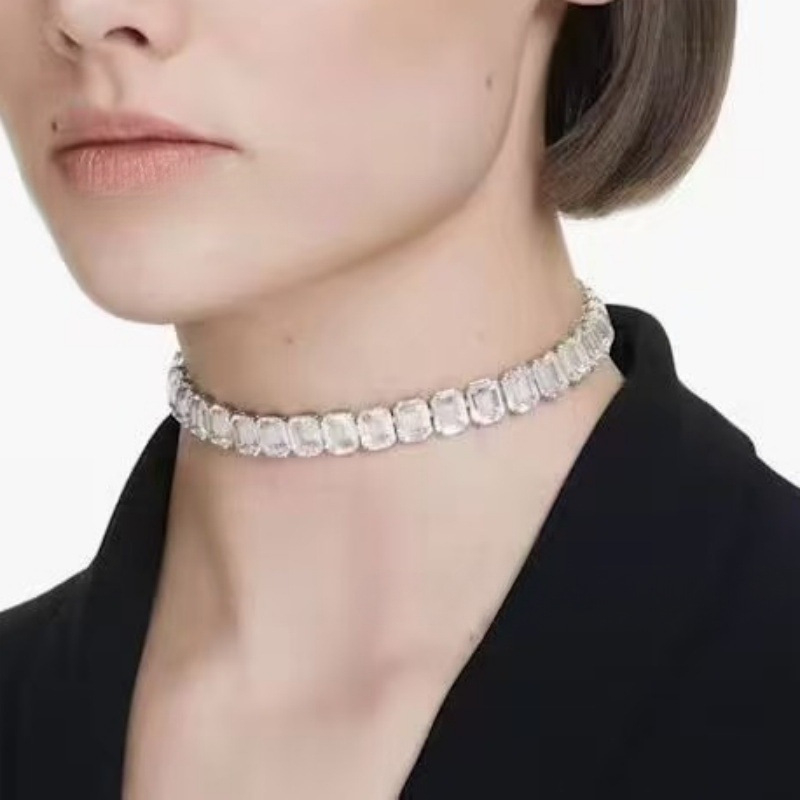 Set nakita: naušnice, ogrlica i narukvica s kristalom; clavicle lanac; geometrijski uzorak; privjesak od zlitine