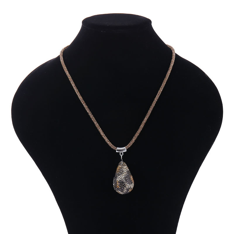 Set nakita: naušnice, ogrlica i narukvica; Materijal: Ccb + stakleni rhinestones; Obrada: elektroplating; Lanac: standardni lanac; Privjesak: rhinestone