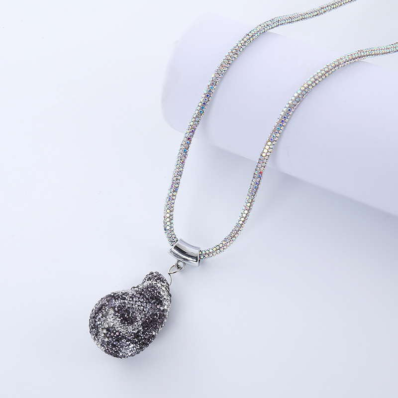 Set nakita: naušnice, ogrlica i narukvica; Materijal: Ccb + stakleni rhinestones; Obrada: elektroplating; Lanac: standardni lanac; Privjesak: rhinestone