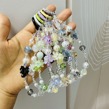 Atslēgu piekariņš un somas dekors ar pērlītēm, oriģinālais dizains, rokdarbi, modelis 71601, ziedu raksts, materiāls plastmasa/resīns