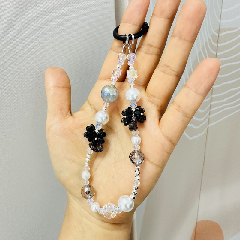 Atslēgu piekariņš un somas dekors ar pērlītēm, oriģinālais dizains, rokdarbi, modelis 71601, ziedu raksts, materiāls plastmasa/resīns