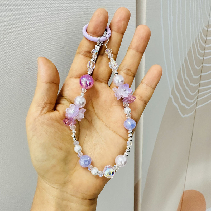 Atslēgu piekariņš un somas dekors ar pērlītēm, oriģinālais dizains, rokdarbi, modelis 71601, ziedu raksts, materiāls plastmasa/resīns