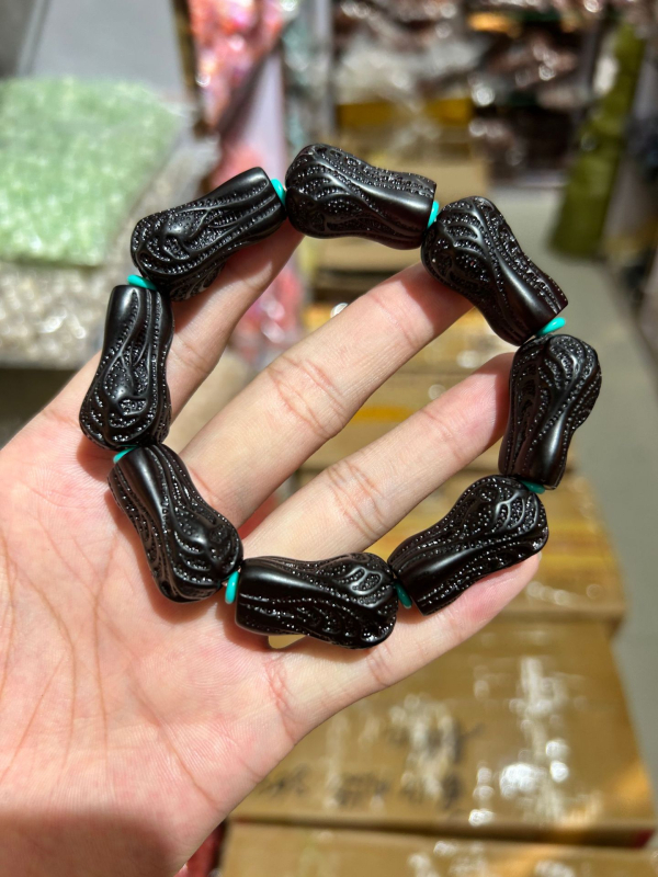 Narukvica Pixiu, etnički stil, unisex; Materijal: plastika/smola; Ručni rad; 12 komada
