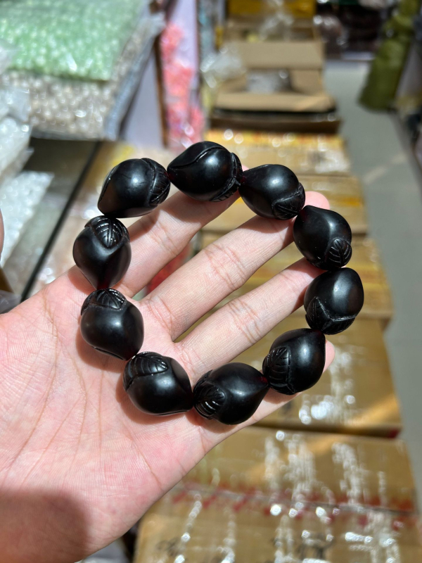 Narukvica Pixiu, etnički stil, unisex; Materijal: plastika/smola; Ručni rad; 12 komada