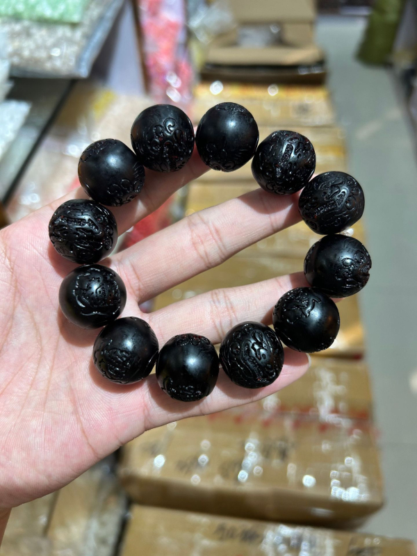 Narukvica Pixiu, etnički stil, unisex; Materijal: plastika/smola; Ručni rad; 12 komada