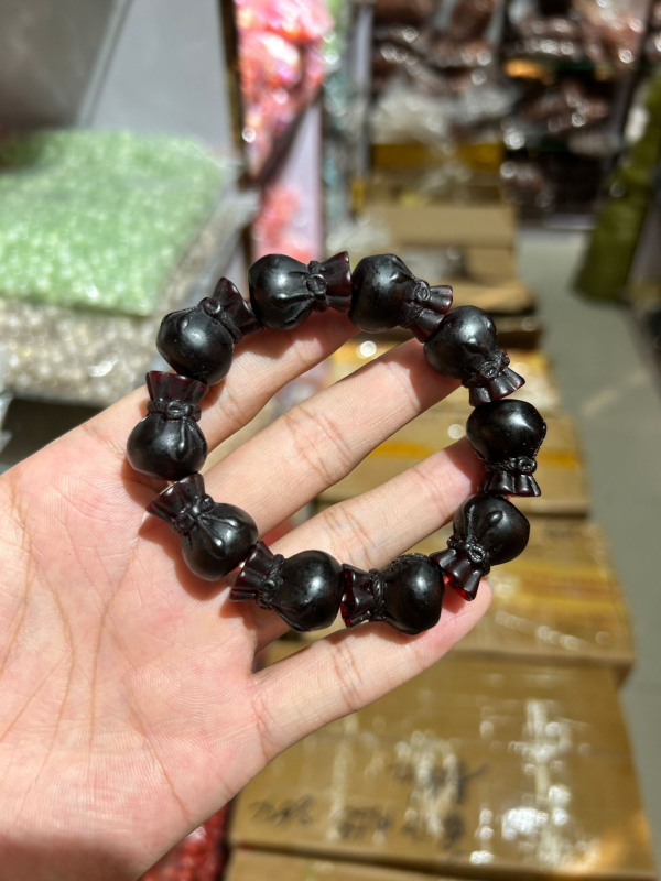 Narukvica Pixiu, etnički stil, unisex; Materijal: plastika/smola; Ručni rad; 12 komada