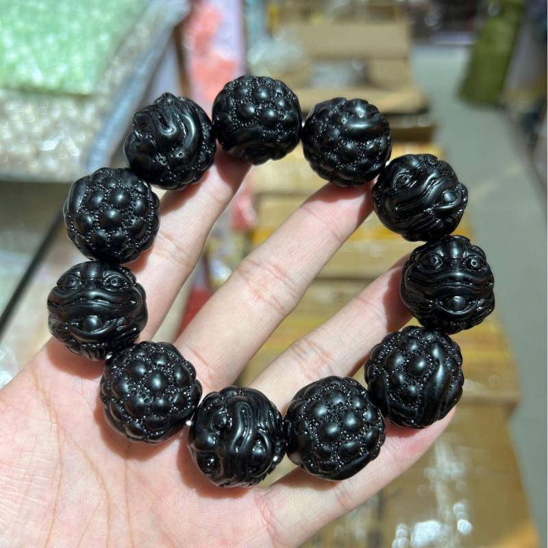 Narukvica Pixiu, etnički stil, unisex; Materijal: plastika/smola; Ručni rad; 12 komada