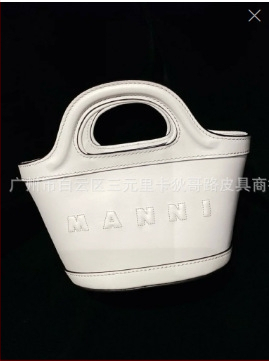 Rafijas austā soma, kofera formā, cilindriska forma, auduma oderējums, atvērta augšdaļa, pilsētas vienkāršais stils