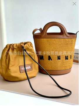 Rafijas austā soma, kofera formā, cilindriska forma, auduma oderējums, atvērta augšdaļa, pilsētas vienkāršais stils