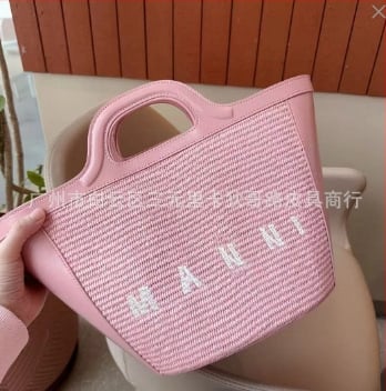 Rafijas austā soma, kofera formā, cilindriska forma, auduma oderējums, atvērta augšdaļa, pilsētas vienkāršais stils