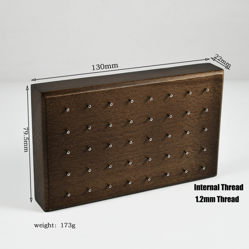 Puidust juveelide display statiiv, üks kiht, kõrgekvaliteediline stiil, puuritud konstruktsioon