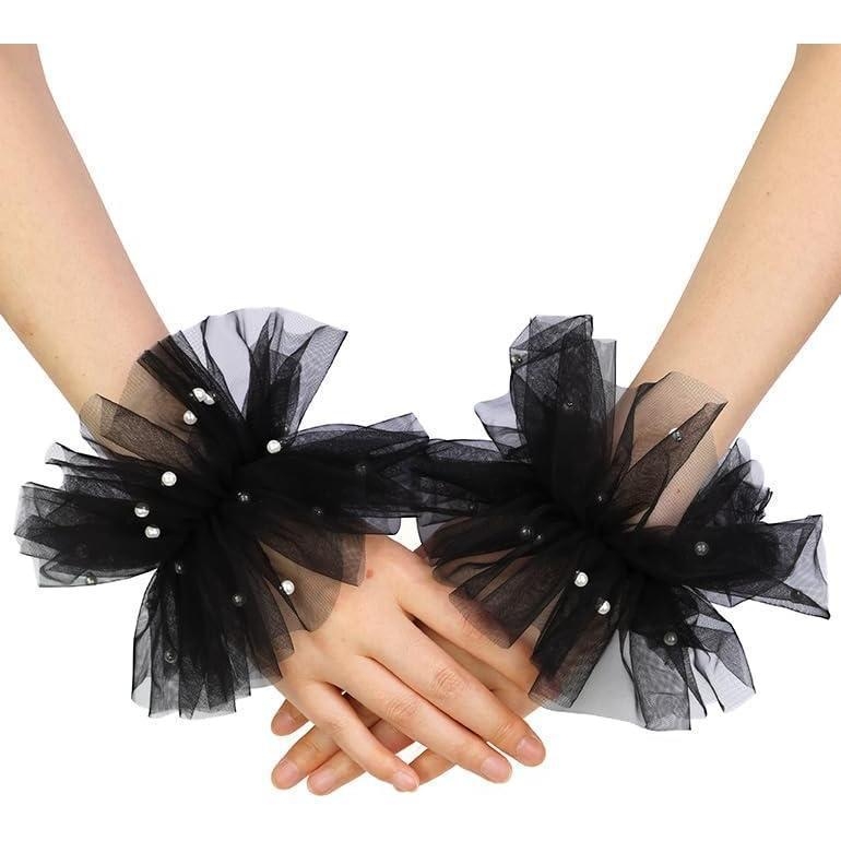 Kāzu cimdi bez pirkstiem, īsi, mežģīnēti, saglabā siltumu pavasarī.