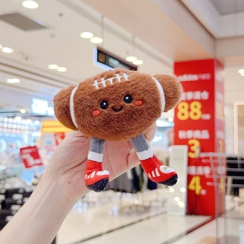 Pliušinė lėlė su futbolo motyvu - trumpas plišas, PP medvilnės užpildas, kuprinės pakabukas ir raktų pakabukas, amžius 14+