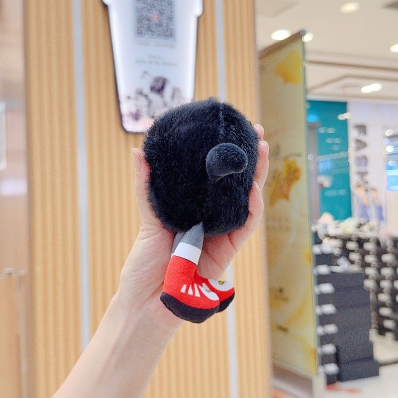 Pliušinė lėlė su futbolo motyvu - trumpas plišas, PP medvilnės užpildas, kuprinės pakabukas ir raktų pakabukas, amžius 14+